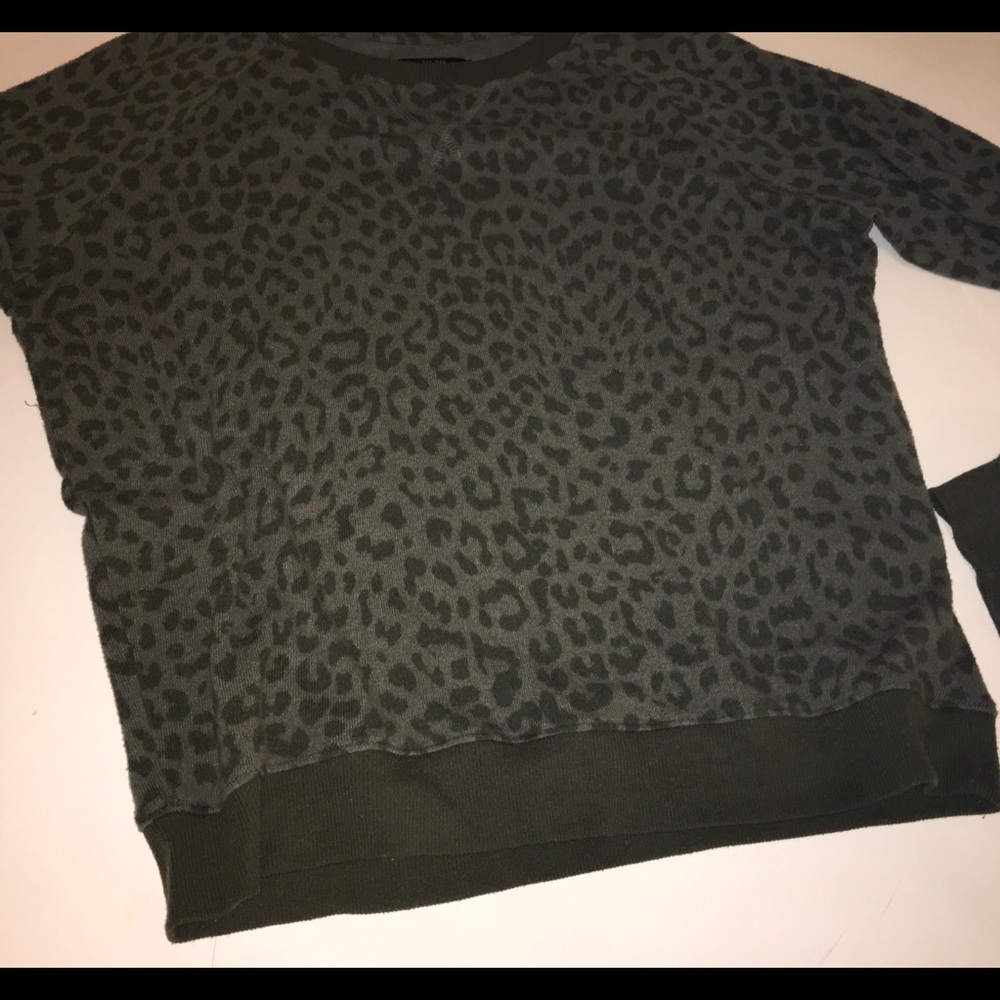 Lucky Leopard Top - Picture 2 of 9